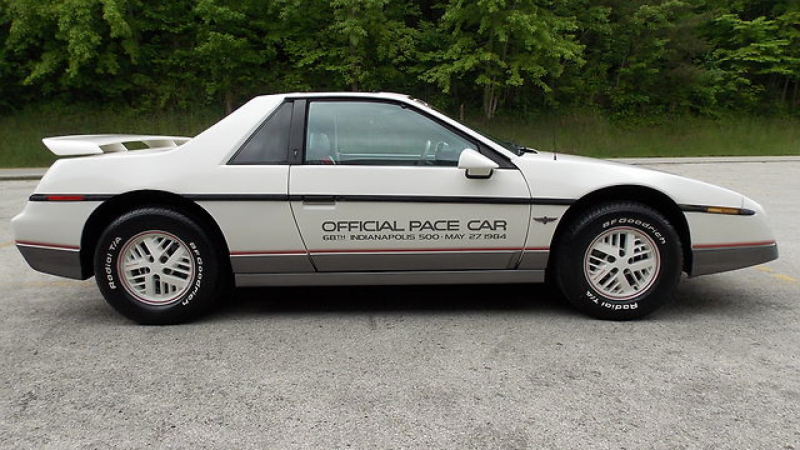 Illustration for article titled Used Car Face Off: Can Indy 500 Pace Car Replicas Be Tasteful?